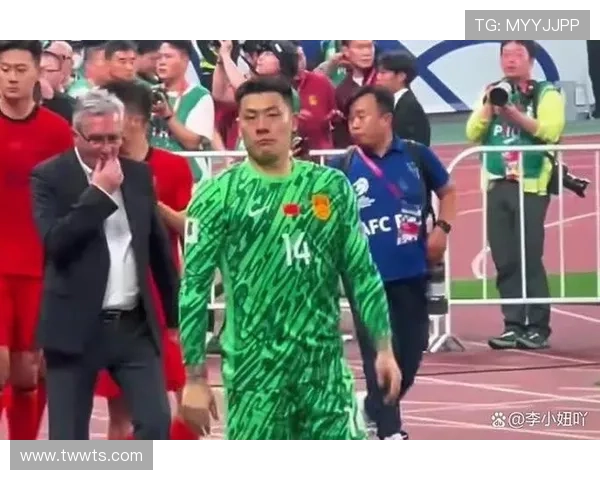 刘诚宇肘击逃红裁判留情引争议